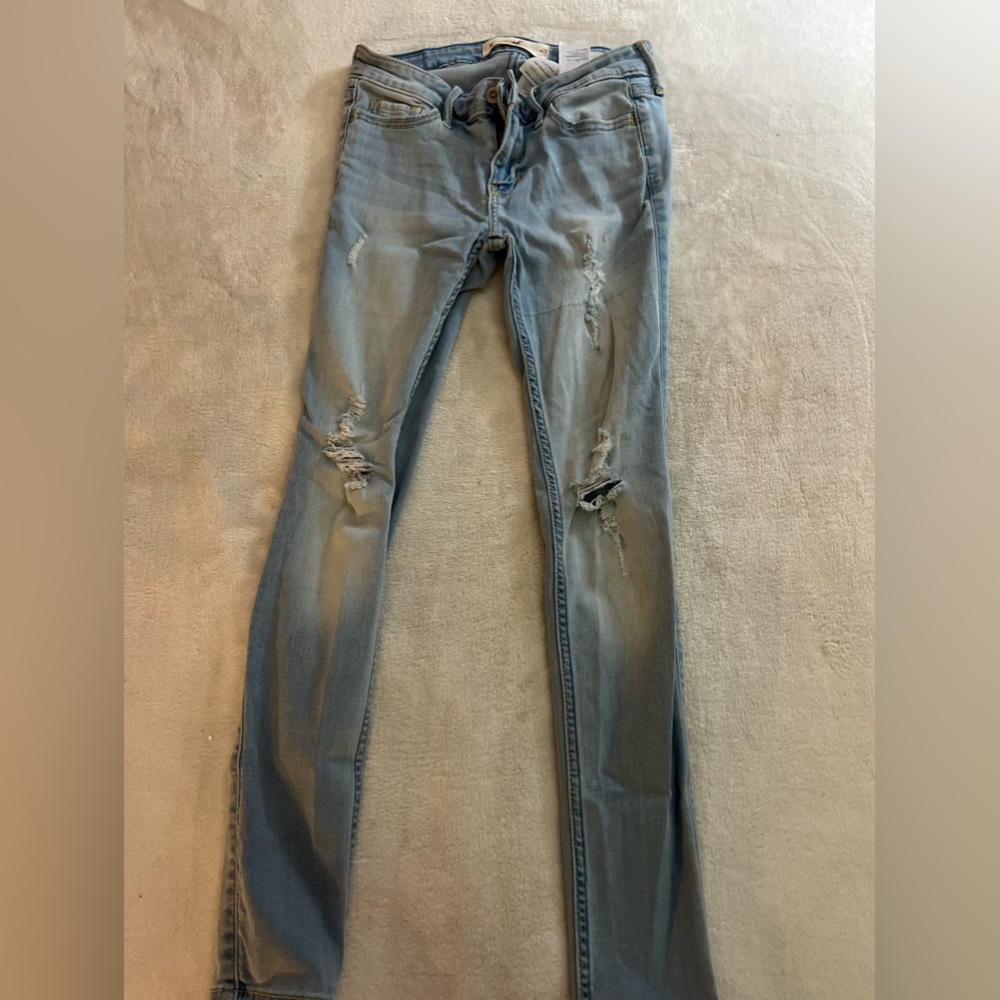 Low rise super skinny hollister jeans!